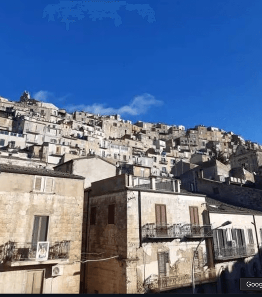 Исторический центр Муссомели Небольшой город Муссомели на Сицилии, где действует программа дешевого жилья